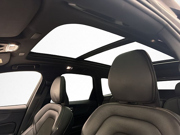 Volvo XC60 13 of 30