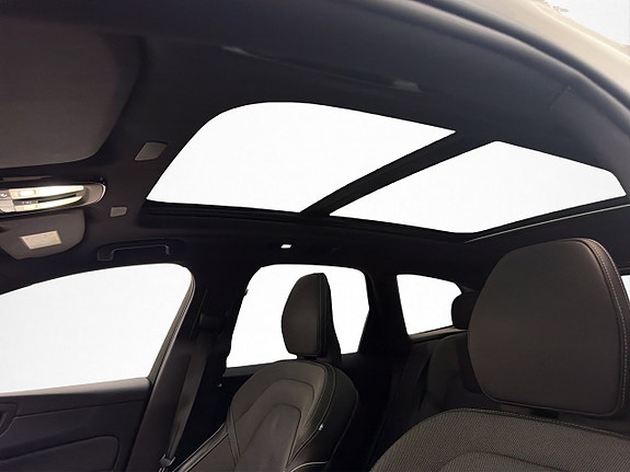 Volvo XC60 13 of 30