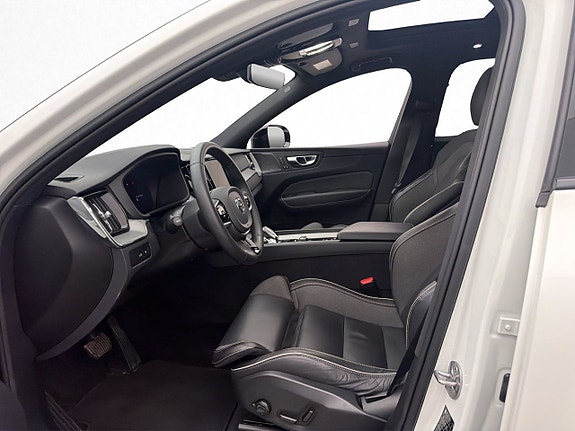 Volvo XC60 12 of 30