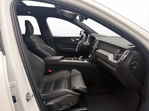 Volvo XC60 30 of 30