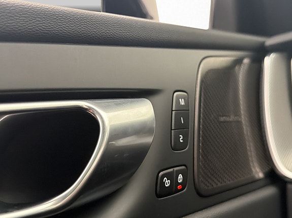 Volvo XC60 14 of 30