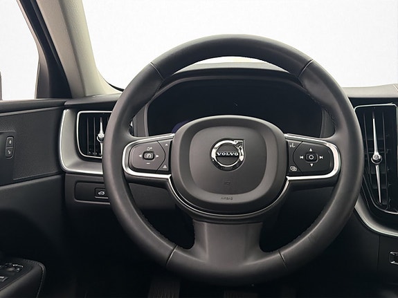 Volvo XC60 13 of 30