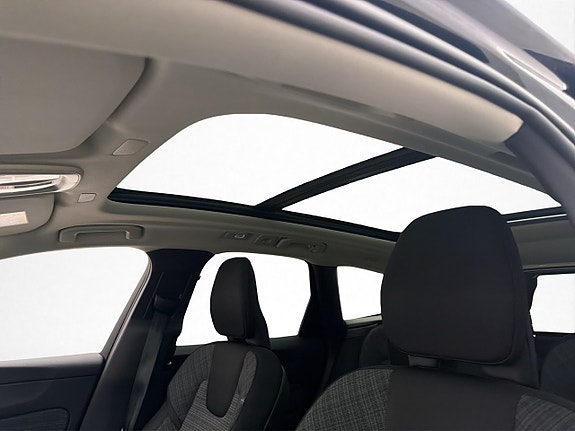 Volvo XC60 12 of 30