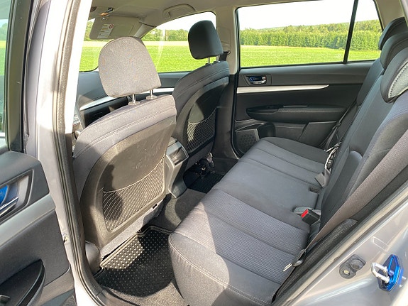 Subaru Legacy 11 of 20