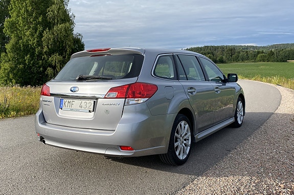 Subaru Legacy 5 of 20