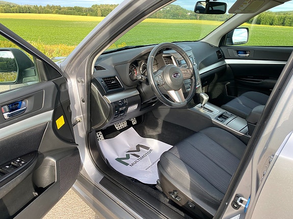 Subaru Legacy 14 of 20