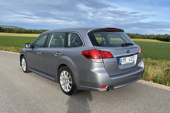 Subaru Legacy 3 of 20