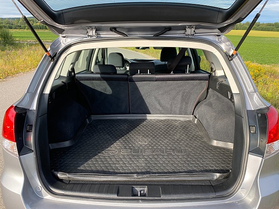 Subaru Legacy 10 of 20