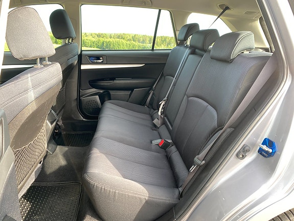 Subaru Legacy 13 of 20