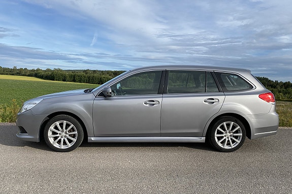Subaru Legacy 2 of 20