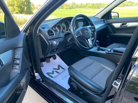 Mercedes-Benz C220 12 of 18