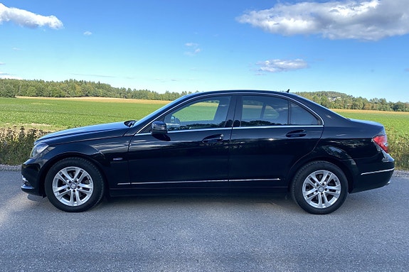 Mercedes-Benz C220 2 of 18