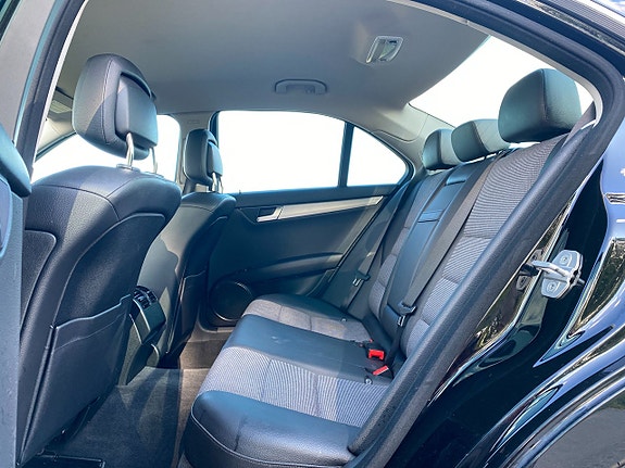 Mercedes-Benz C220 11 of 18