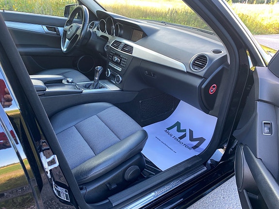 Mercedes-Benz C220 14 of 18