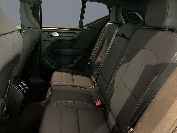 Volvo EX40 8 of 13