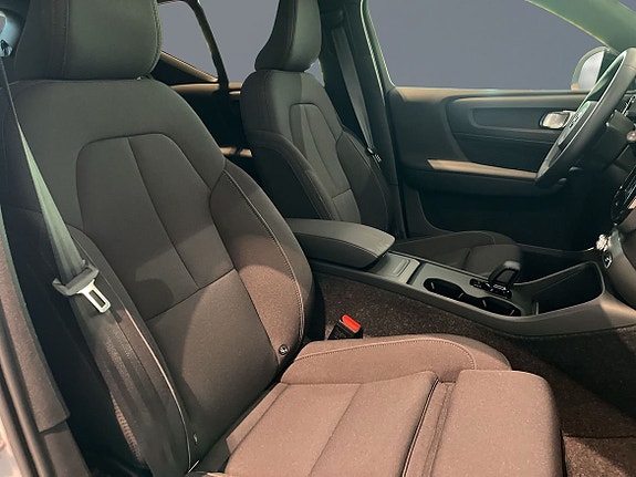 Volvo EX40 7 of 13