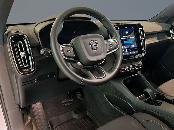 Volvo EX40 5 of 13