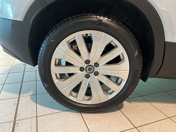 Volvo EX40 10 of 13