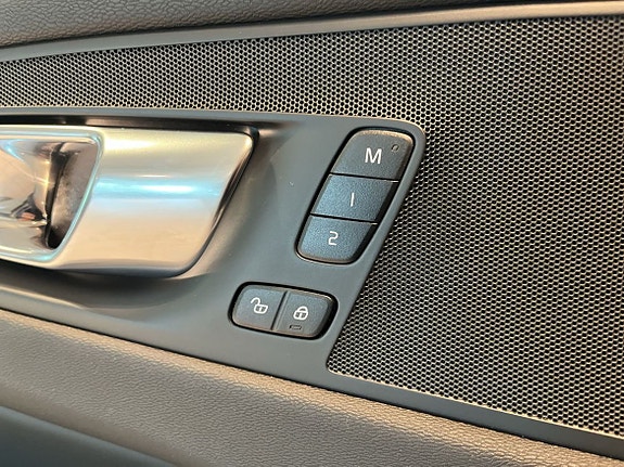 Volvo XC60 13 of 17