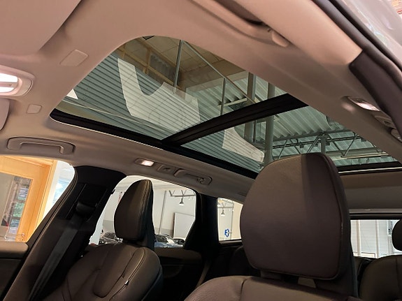 Volvo XC60 12 of 17