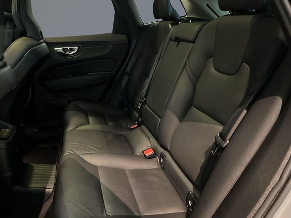 Volvo XC60 8 of 17