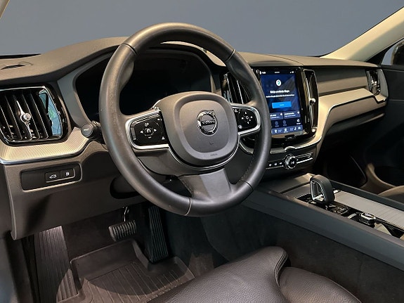 Volvo XC60 5 of 17