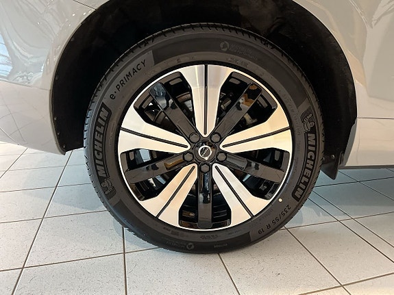 Volvo XC60 10 of 17