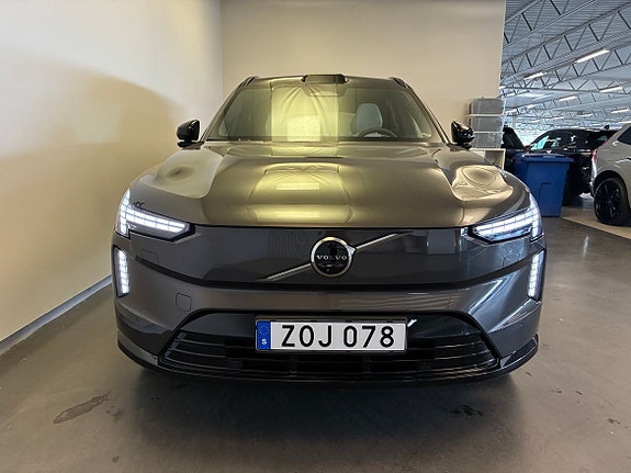 Volvo EX90 2 of 26