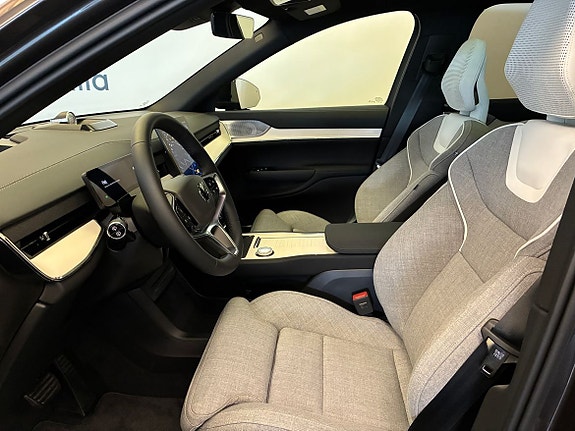 Volvo EX90 15 of 26