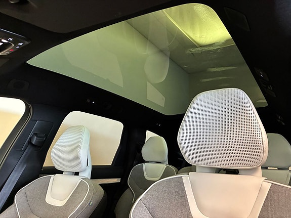 Volvo EX90 23 of 26