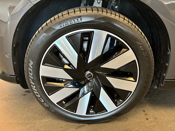 Volvo EX90 5 of 26