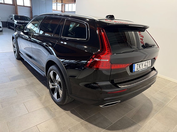 Volvo V60 Cross Country 6 of 29