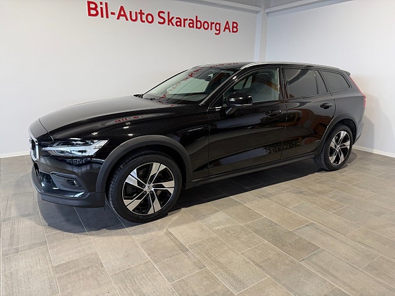 Volvo V60 Cross Country 3 of 29