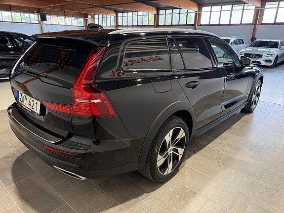 Volvo V60 Cross Country 8 of 29