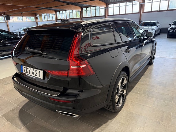 Volvo V60 Cross Country 7 of 29