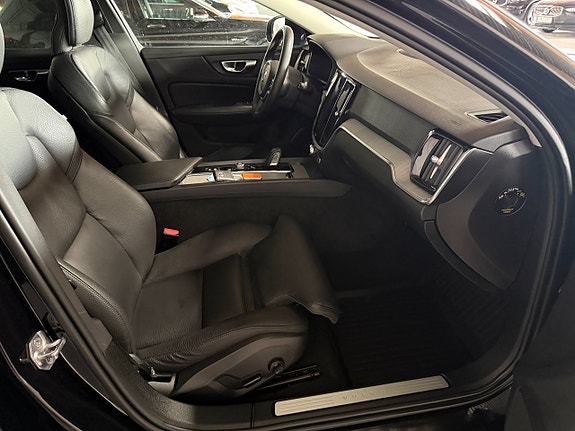 Volvo V60 Cross Country 18 of 29