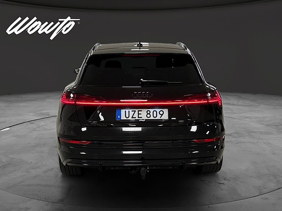 Audi e-tron 5 of 17