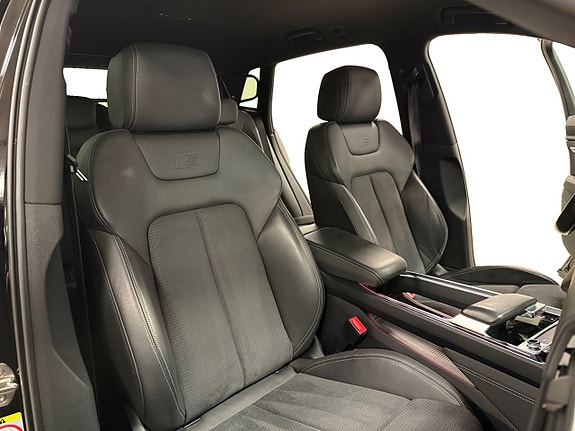Audi e-tron 11 of 17