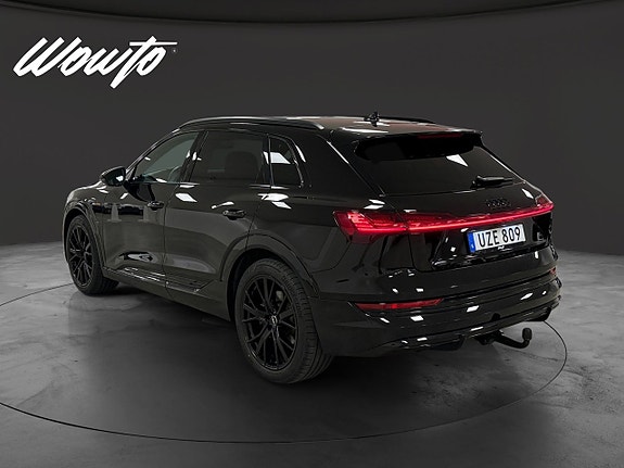 Audi e-tron 6 of 17