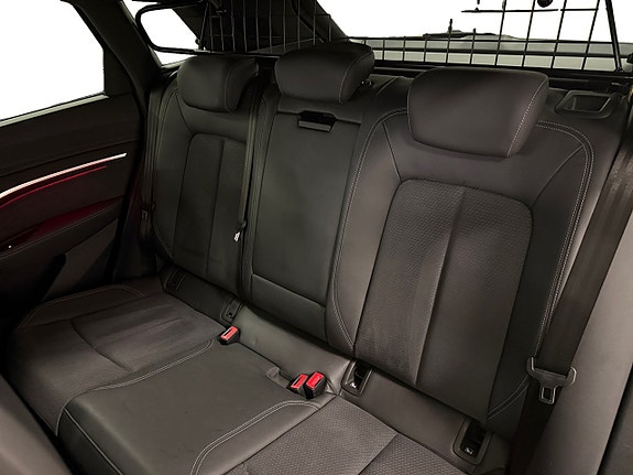 Audi e-tron 10 of 17