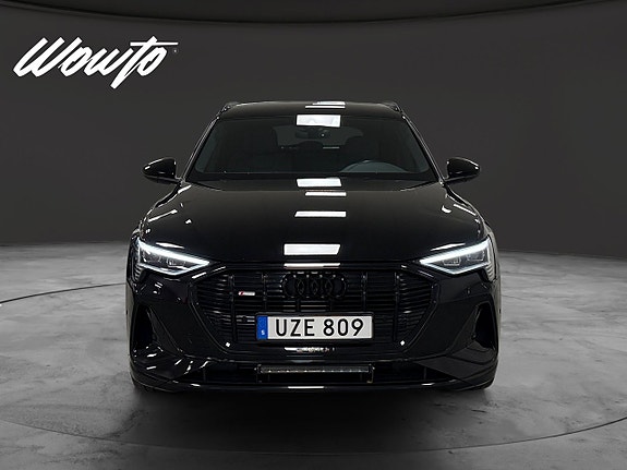 Audi e-tron 2 of 17
