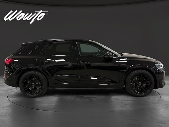 Audi e-tron 3 of 17