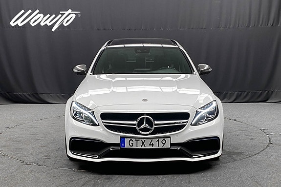 Mercedes-Benz C63 2 of 21