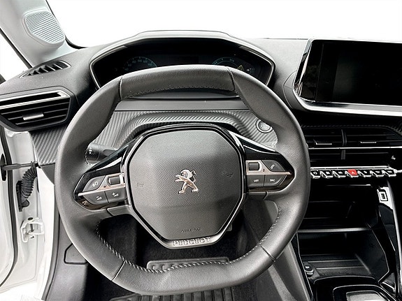 Peugeot e-208 7 of 17
