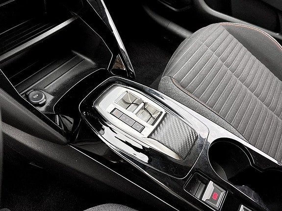 Peugeot e-208 12 of 17