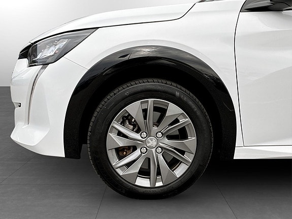 Peugeot e-208 16 of 17