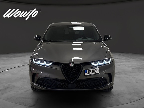 Alfa Romeo Tonale 2 of 17