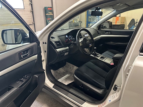 Subaru Legacy 7 of 22