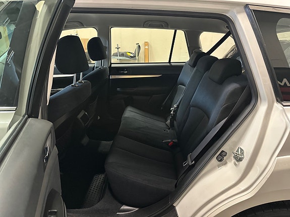 Subaru Legacy 13 of 22