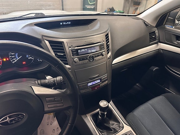 Subaru Legacy 11 of 22